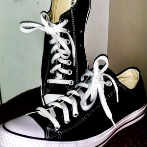 Converse 9.5 Classic Low Top Shoes
